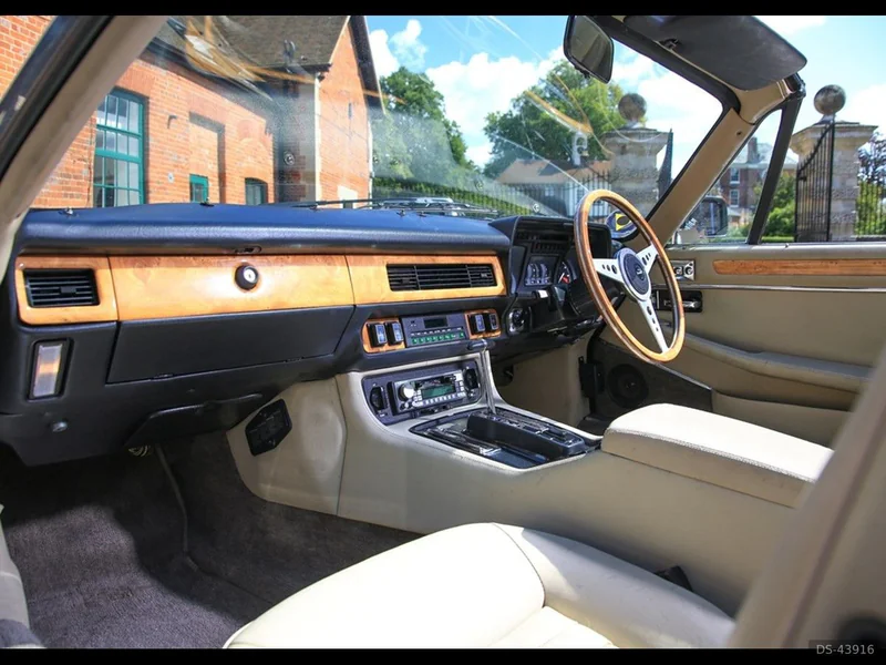 1984 Jaguar Xjs in London 7