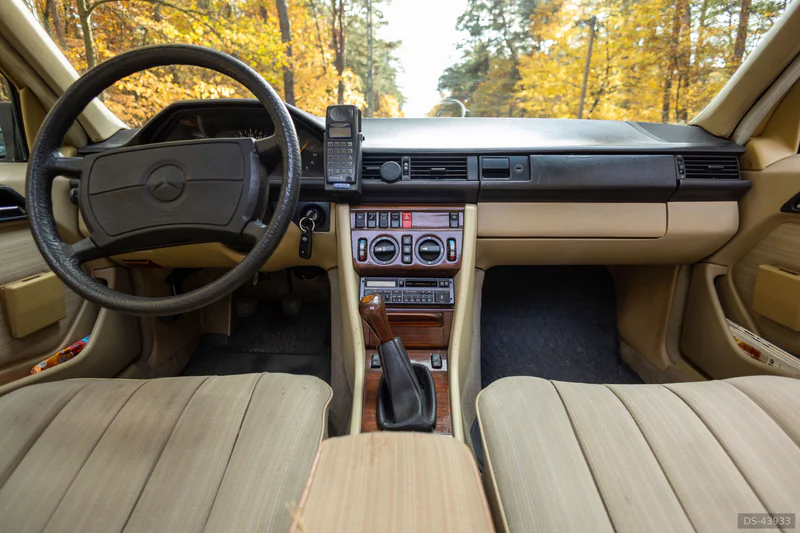 1985 Mercedes-Benz W124 in łódź 7