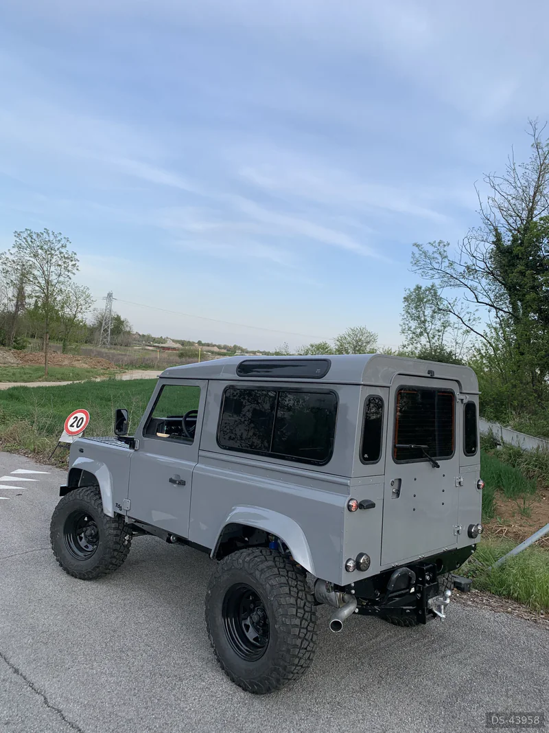 2006 Land Rover Defender 90 Td5 in Povegliano 6