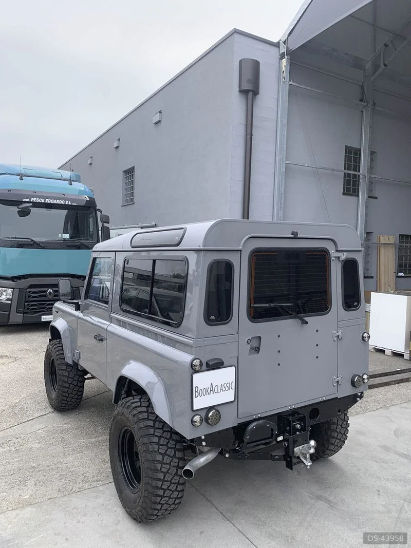 2006 Land Rover Defender 90 Td5 in Povegliano 7