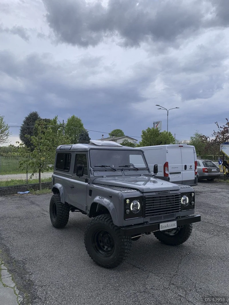 2006 Land Rover Defender 90 Td5 in Povegliano 5