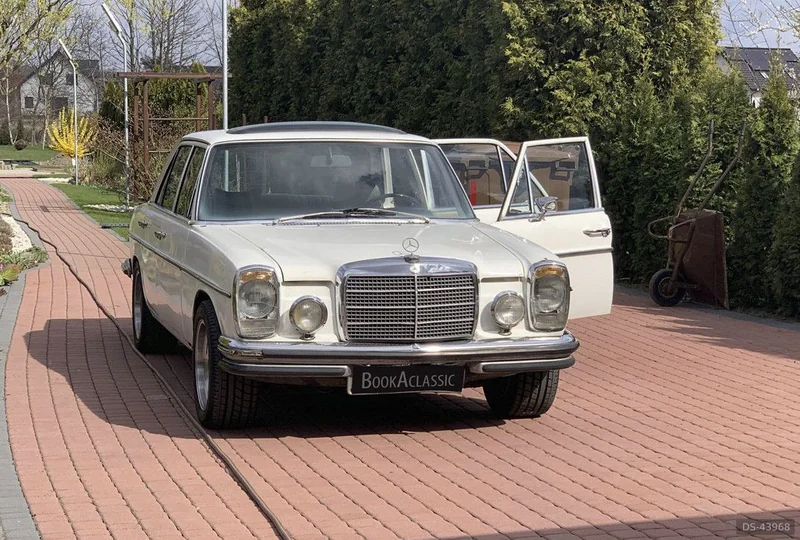 1972 Mercedes-Benz W114 280e in Poznań 2