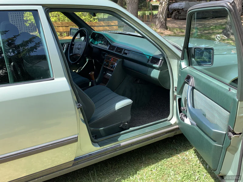 1988 Mercedes-Benz W124 in łódź 7