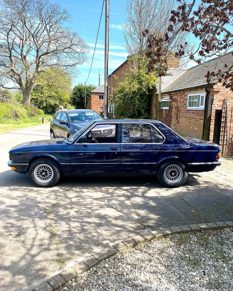 1983 BMW E28 525e in London 5