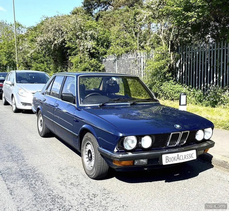 1983 BMW E28 525e in London 4
