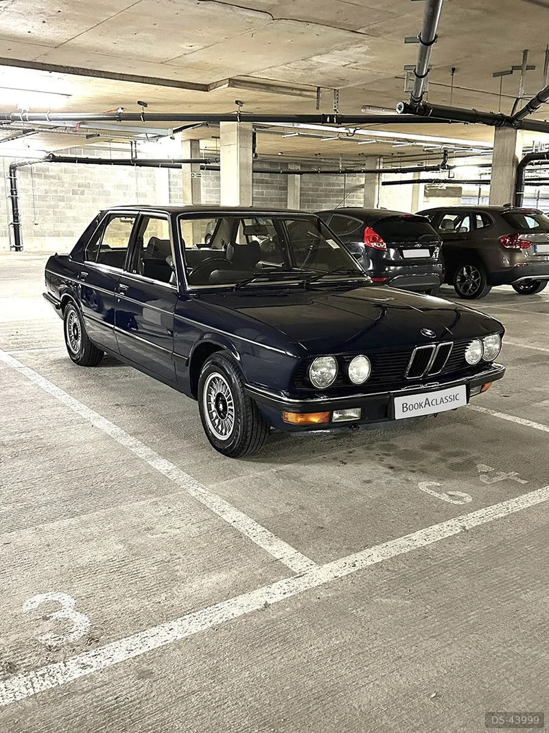 1983 BMW E28 525e in London 10
