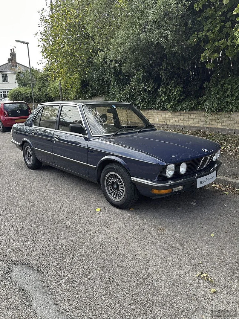 1983 BMW E28 525e in London 8
