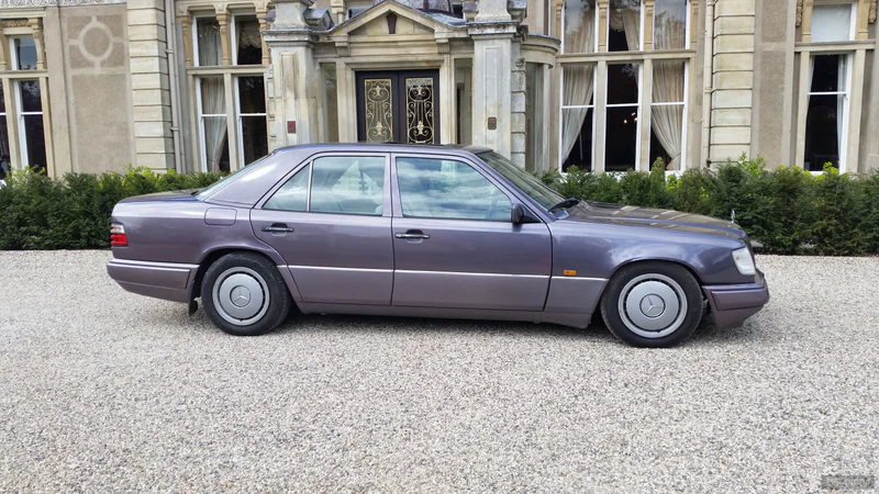 1994 Mercedes-Benz E 220 in London 9