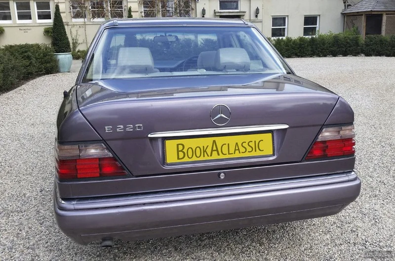 1994 Mercedes-Benz E 220 in London 8