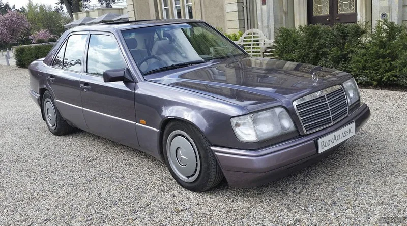 1994 Mercedes-Benz E 220 in London 2