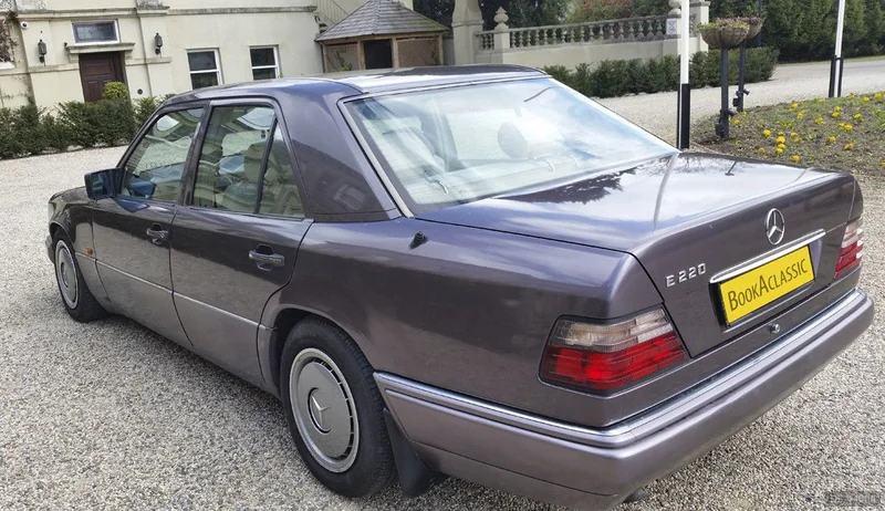1994 Mercedes-Benz E 220 in London 7