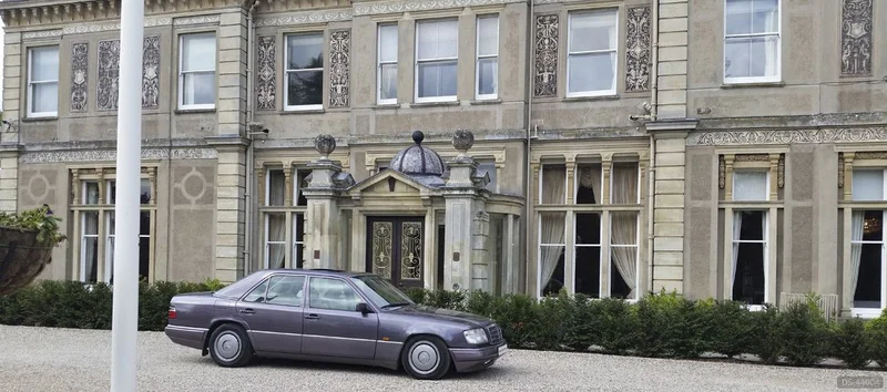 1994 Mercedes-Benz E 220 in London 10