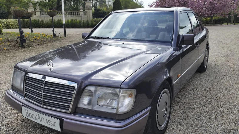 1994 Mercedes-Benz E 220 in London 3