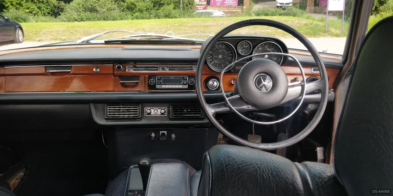 1972 Mercedes-Benz 280SE 3.5 in Harrow 4