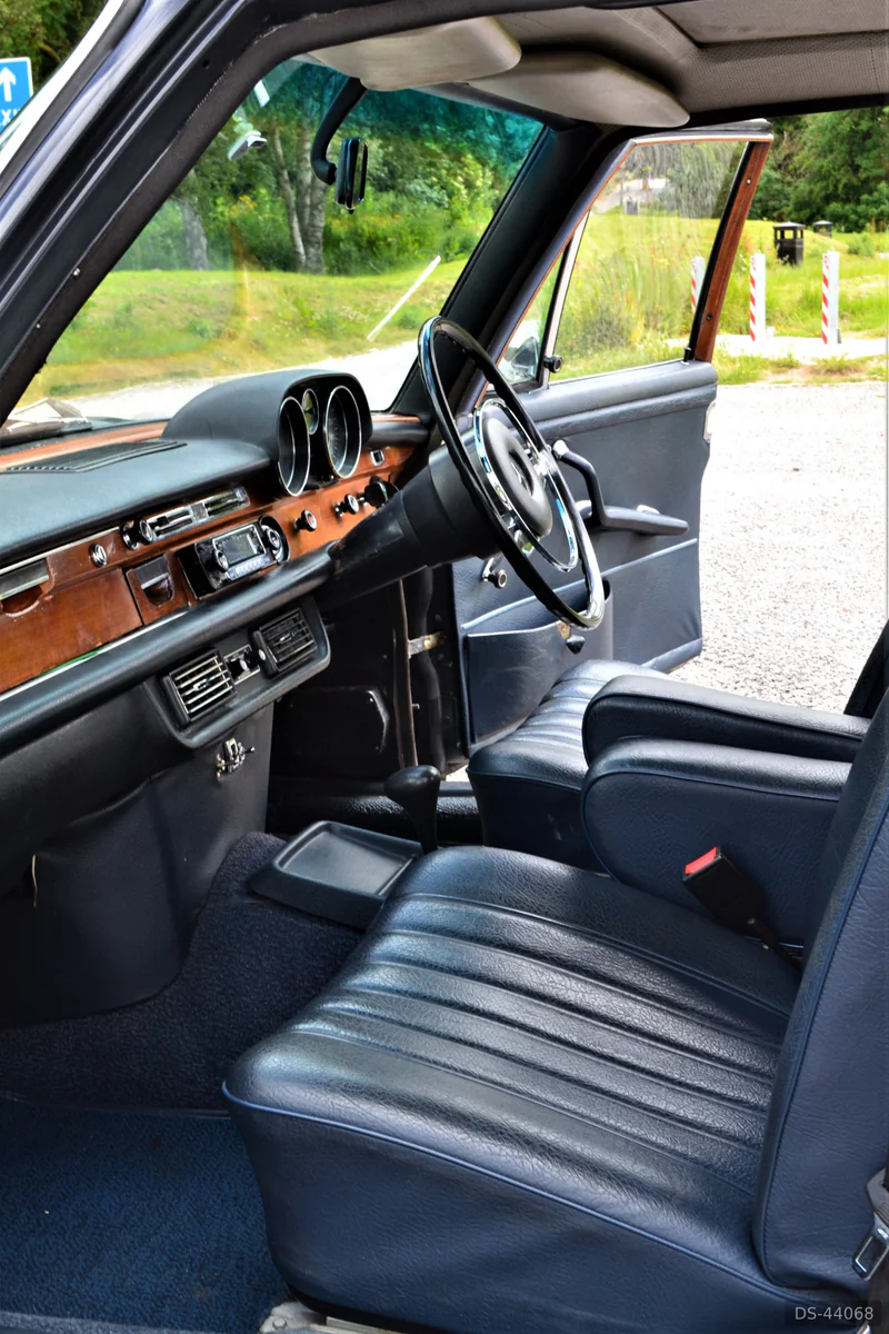 1972 Mercedes-Benz 280SE 3.5 in Harrow 6