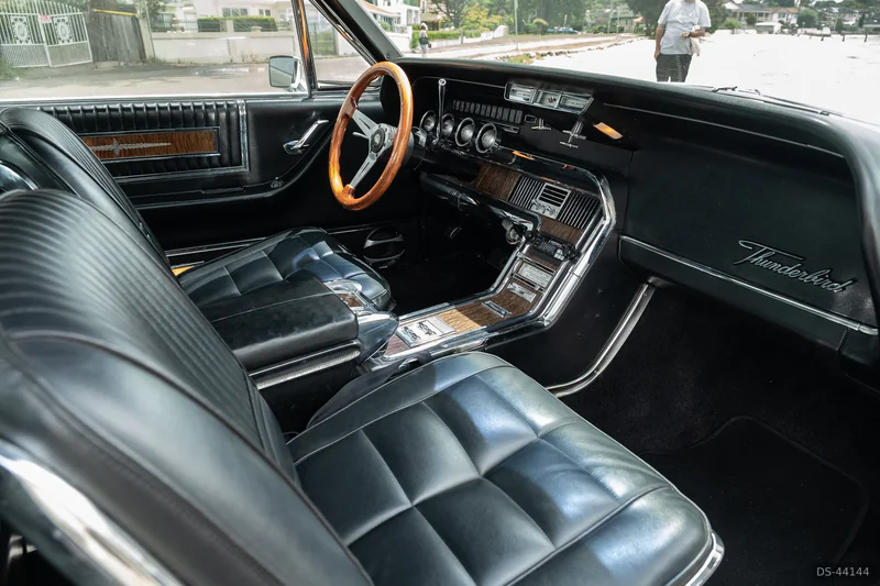 1966 Ford Thunderbird Landau in Port Kembla 6