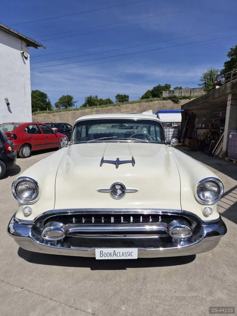 1955 Oldsmobile 98 Holiday 4 Doors Hardtop in Sarria 4