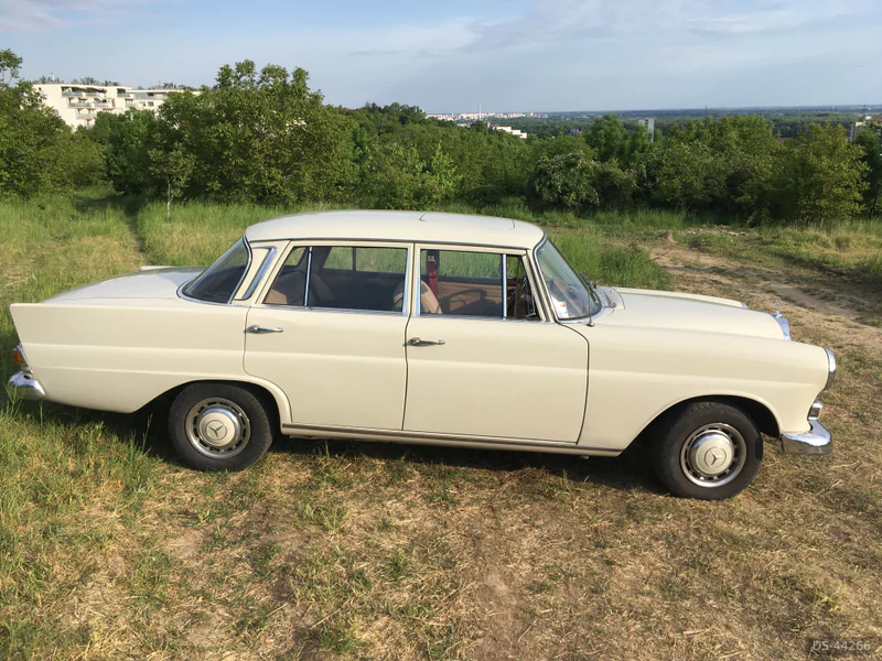1967 Mercedes-Benz W110 230 in Bratislava 5