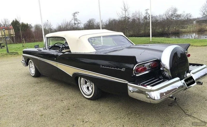 1958 Ford Fairlane 500 Sunliner