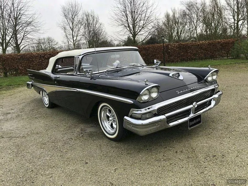 1958 Ford Fairlane 500 Sunliner