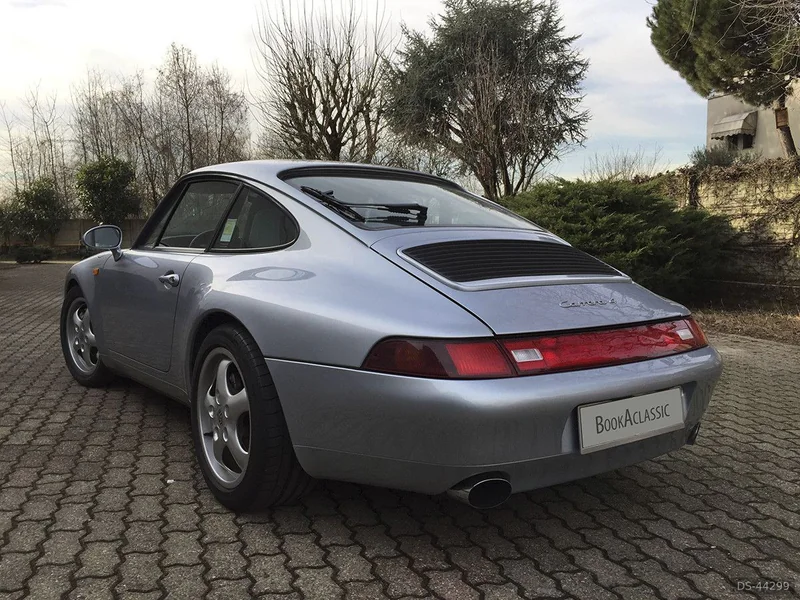 1995 Porsche 993 Carrera 4 in Segrate 2