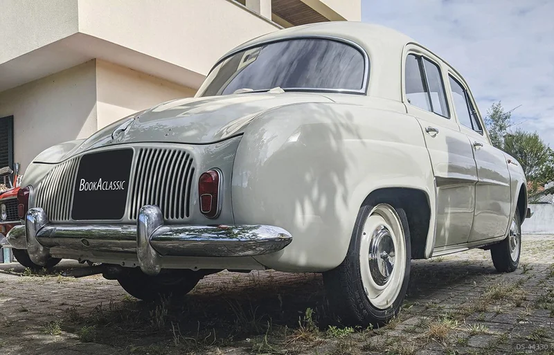 1959 Renault Dauphine in Coimbra 2