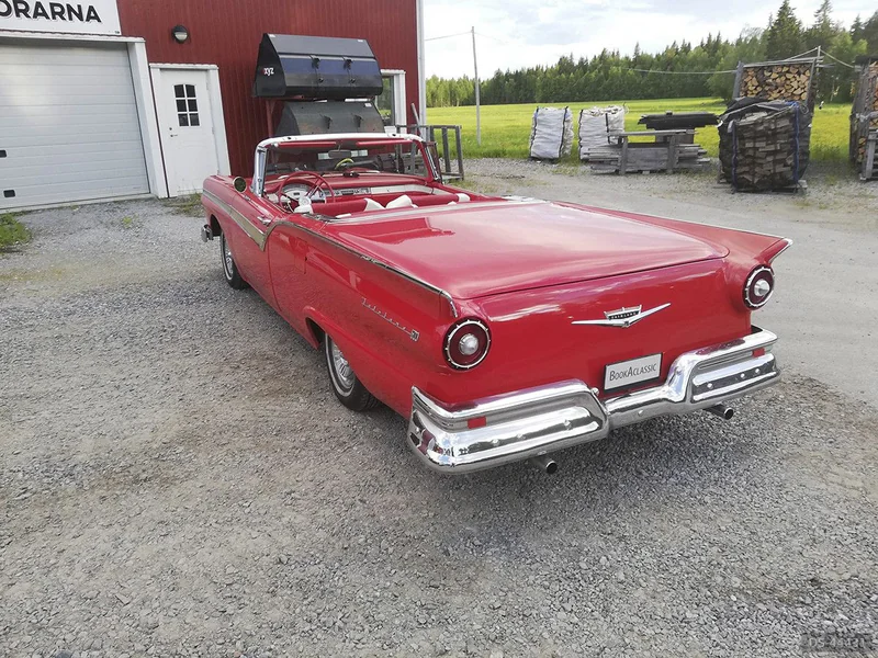 1957 Ford Skyliner in Luleå 4