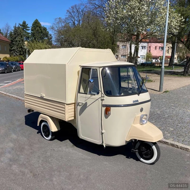 1984 Piaggio Ape P501 in Praha 8 - Libeň 4
