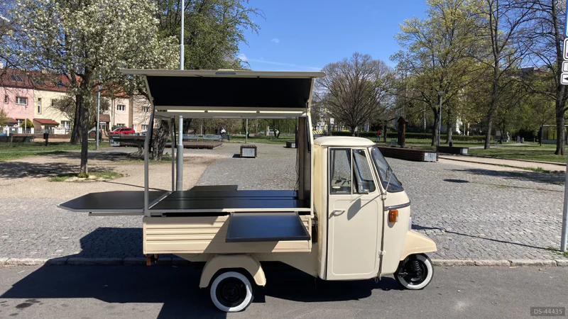 1984 Piaggio Ape P501 in Praha 8 - Libeň 8