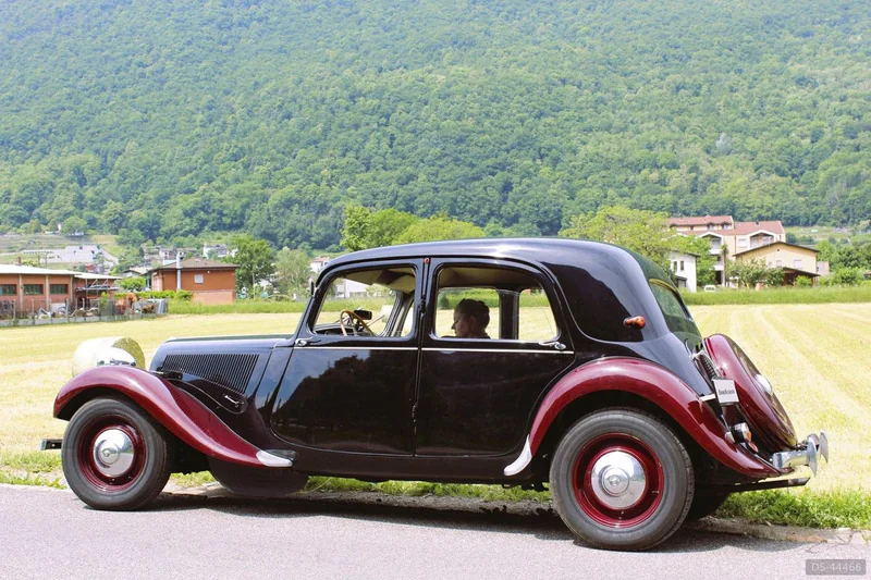 1952 Citroen Traction Avant in Lugano 3