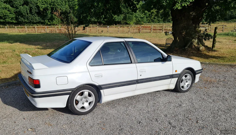 1993 Peugeot 405 Mi16 in Leighton Buzzard 2