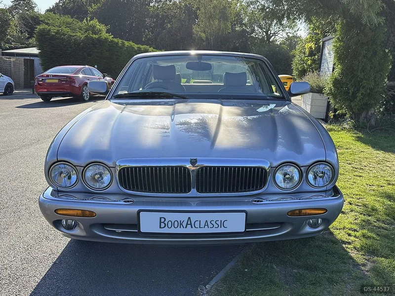 2000 Jaguar XJ8 in Lindfield 7
