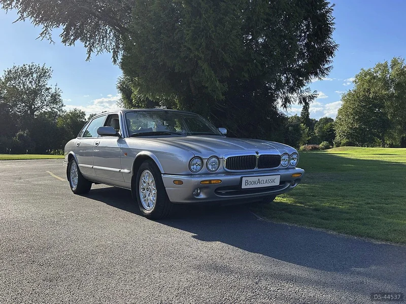 2000 Jaguar XJ8 in Lindfield 2