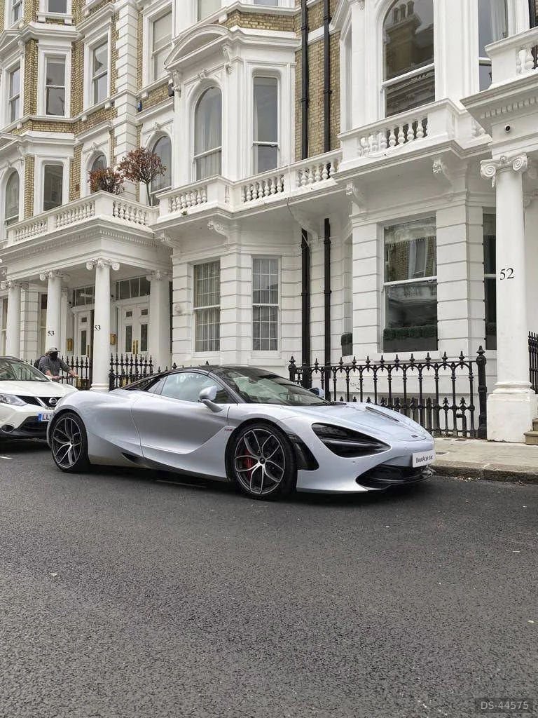2019 McLaren 720s in London 4