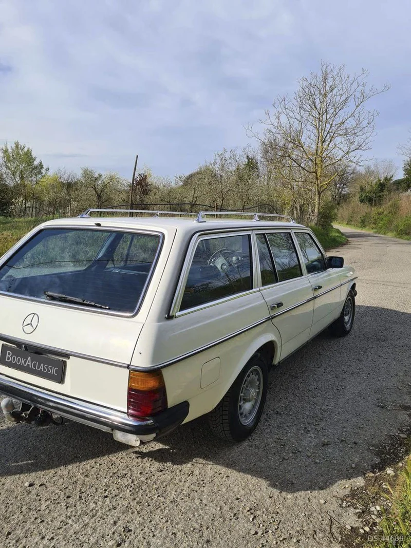 1982 Mercedes-Benz 240 Ttd in Arezzo 3