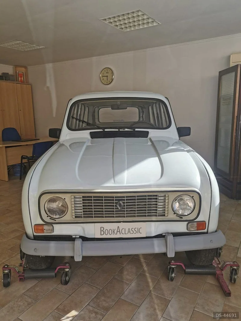 1992 Renault 4 950 in Sant'anastasia 2