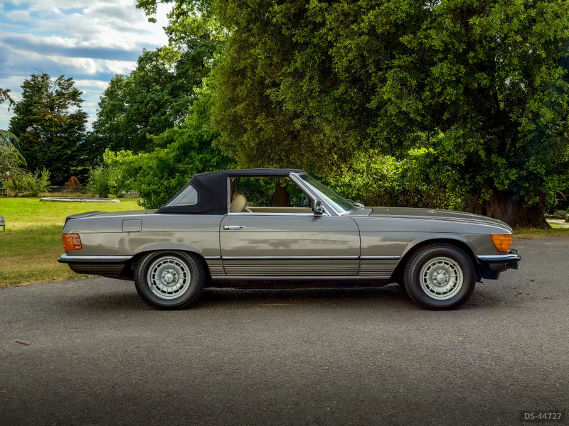 1984 Mercedes-Benz 500SL in London 8