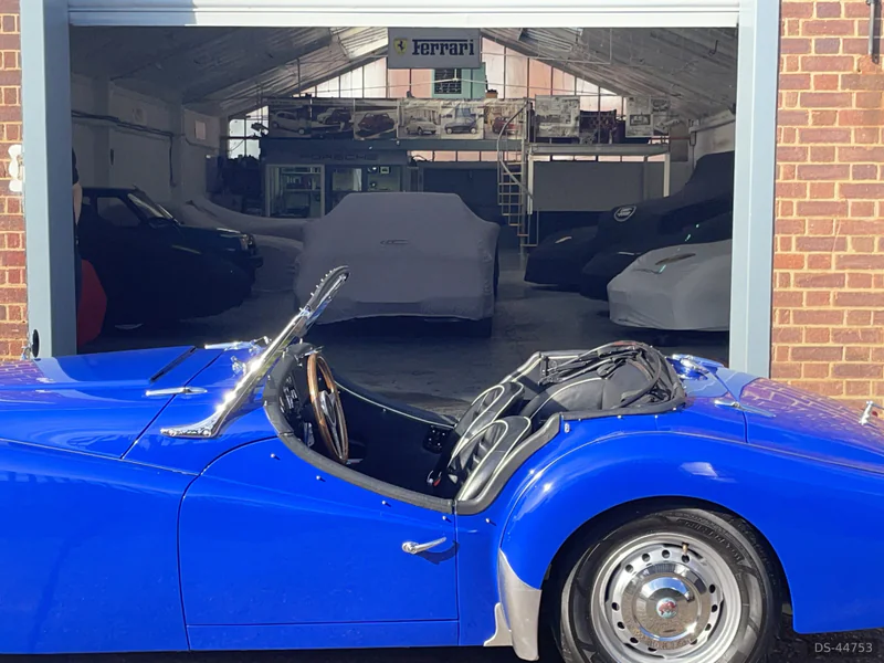 1960 Triumph Tr3 in London 7