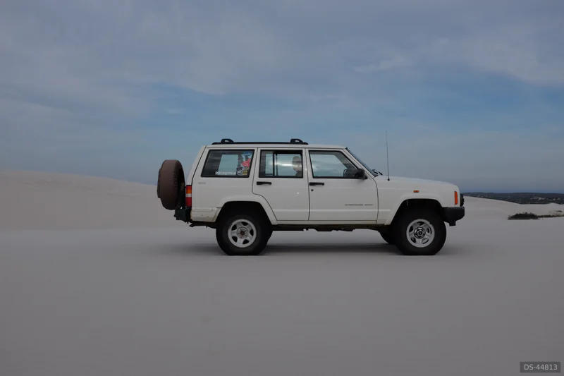 2000 Jeep Cherokee in Cape Town 6
