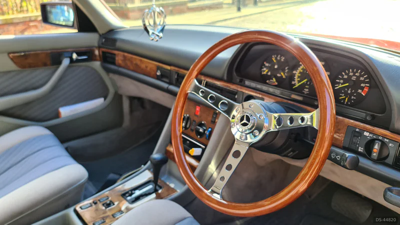1991 Mercedes-Benz 300se in Wolverhampton 9