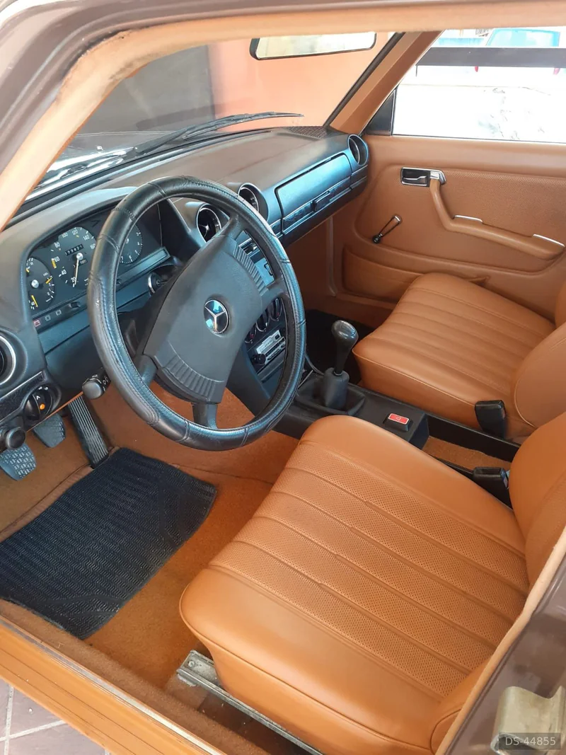 1976 Mercedes-Benz W 123 in Roma 6