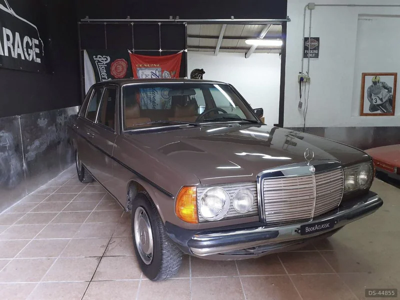 1976 Mercedes-Benz W 123 in Roma 2