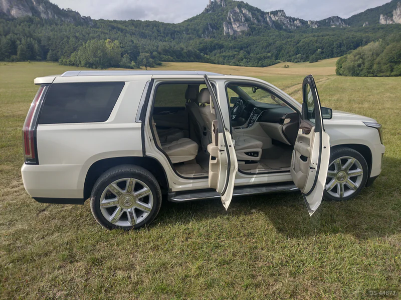 2015 Cadillac Escalade in žilina 3