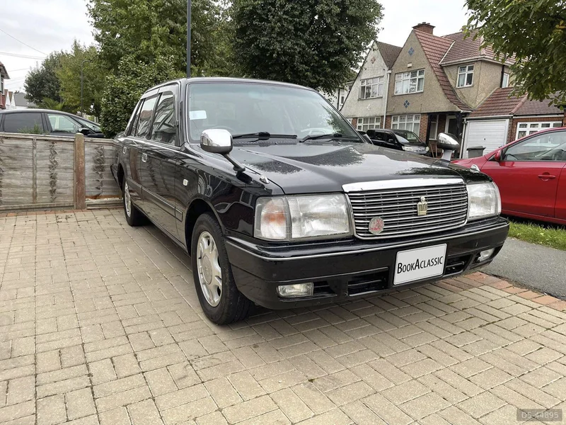 2006 Toyota Crown in Wembley 3