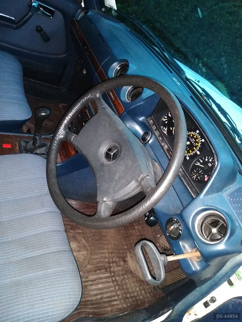 1980 Mercedes-Benz 230E in Glasgow 4