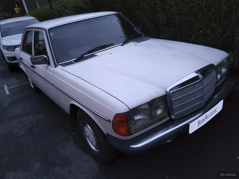 1980 Mercedes-Benz 230E in Glasgow 3