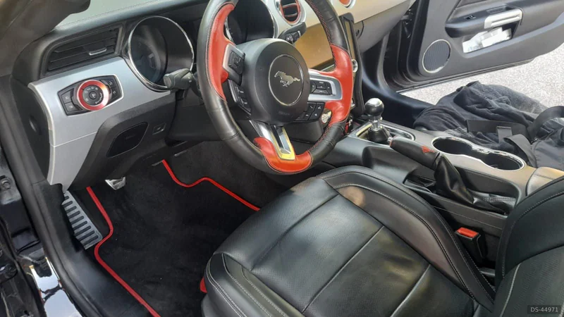 2016 Ford Mustang in Roma 5