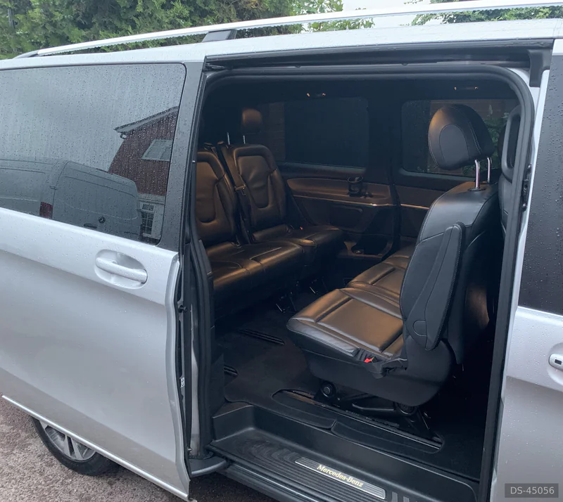 2017 Mercedes-Benz V Class in London 3