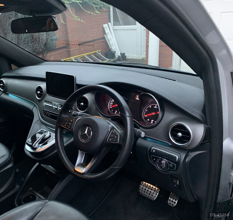 2017 Mercedes-Benz V Class in London 4