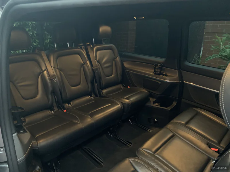 2017 Mercedes-Benz V Class in London 5